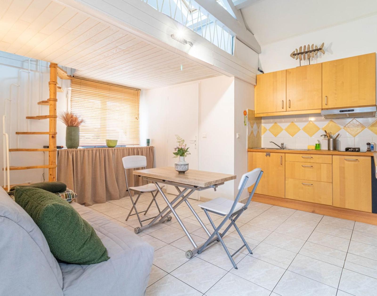 Jolie Petite Maison Climatisee Parking Prive Holiday home *